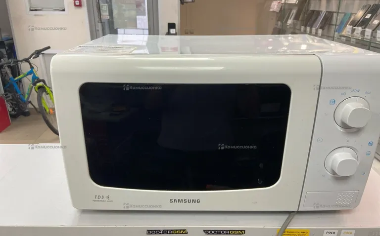 Микроволновая печь  Samsung me711kr