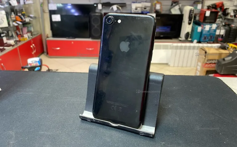 Apple iPhone. 7 32 ГБ