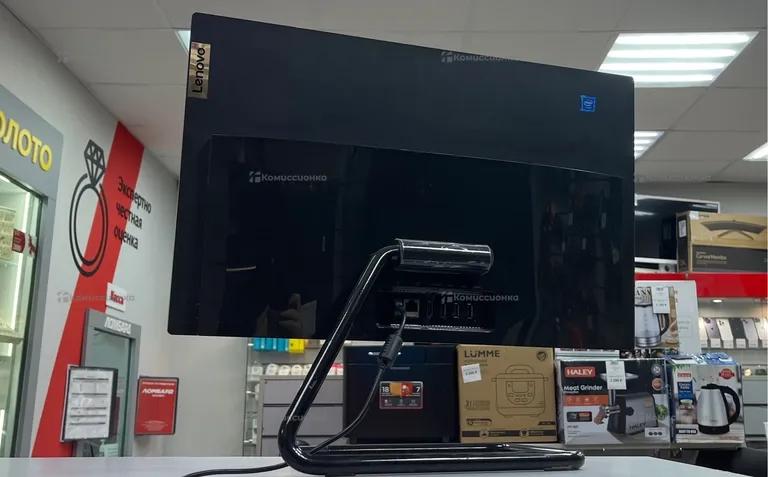 Моноблок Lenovo Celeron J4005