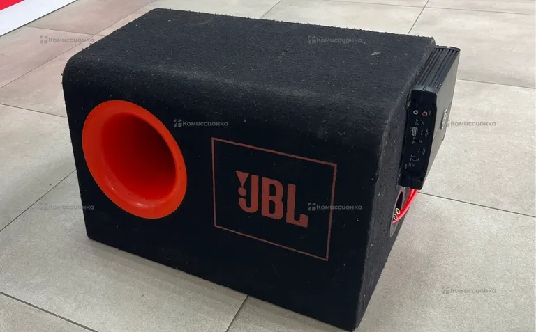 Сабвуфер  с усилителем JBL dsl