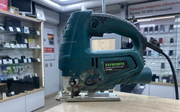 Электролобзик Favourite JS 920