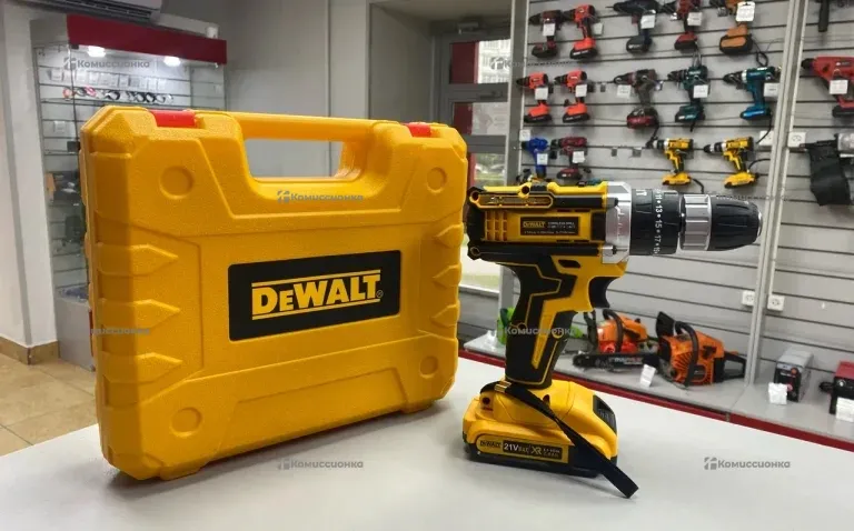 Дрель-шуруповерт Dewalt 21V