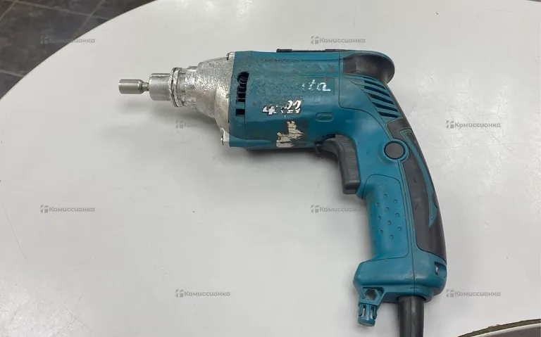 Шуруповерт makita FS4300