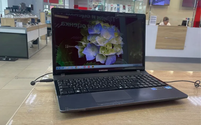 Ноутбук Samsung NP300E5X