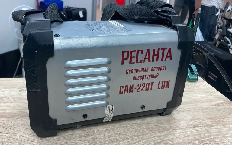 Сварочный инвертор Ресанта САИ-220Т Lux
