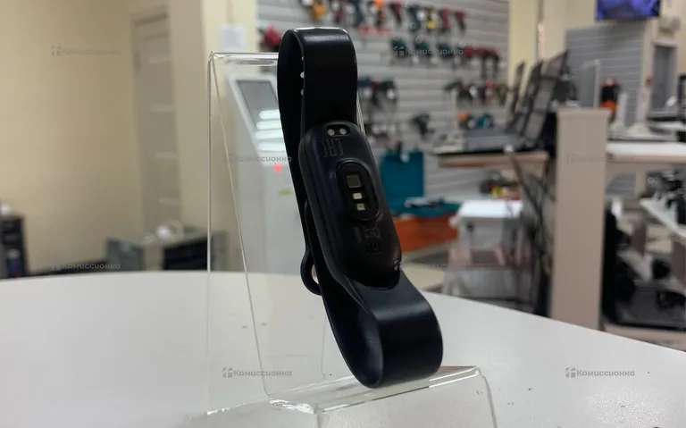 Часы  Xiaomi mi band 4