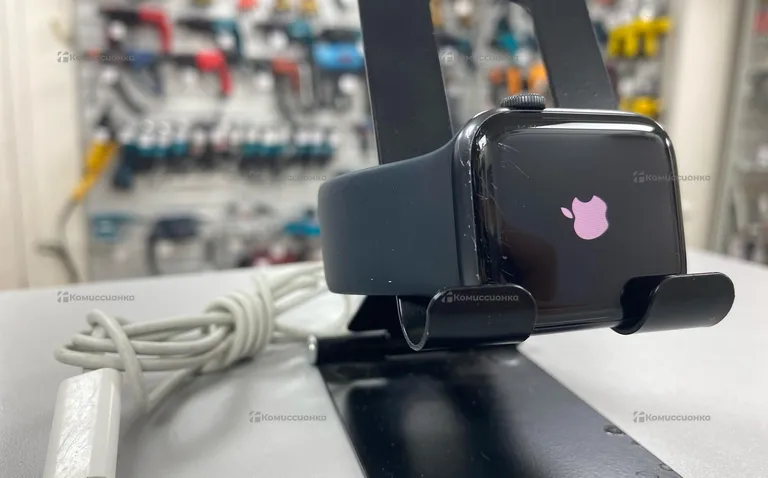 Часы Apple Watch SE (Gen 1)