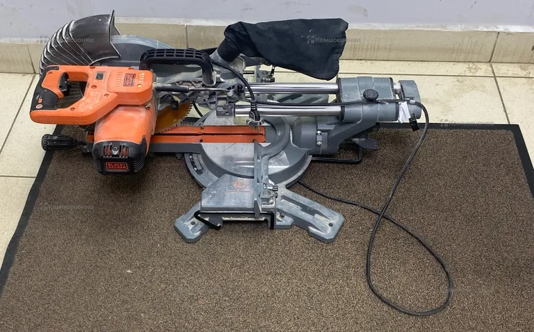 Торцовочная пила BLACK+DECKER BES710