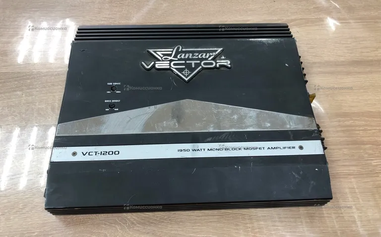 Усилитель  Lanzar vector