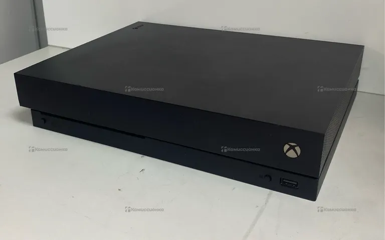 Приставка Xbox One X 1Tb