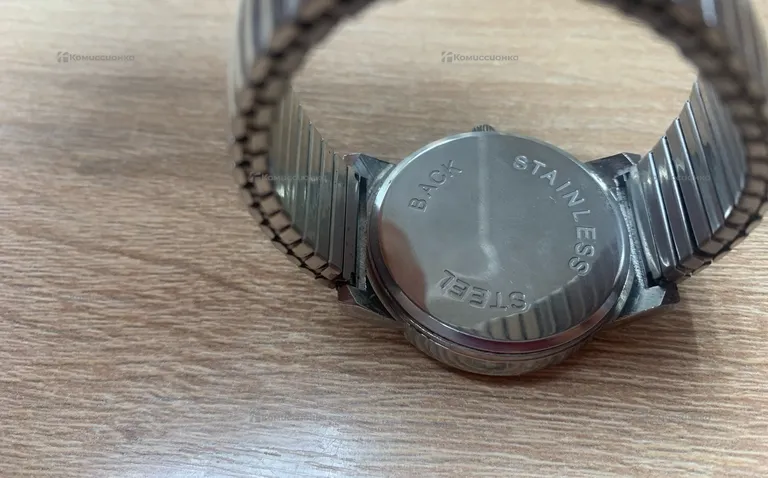 Часы Quartz hong Rui