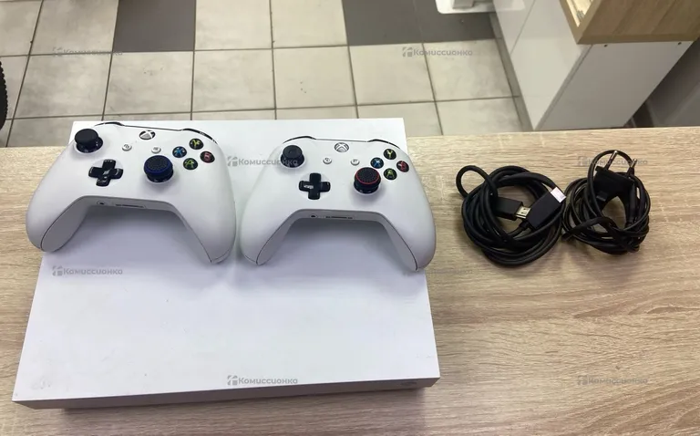 Приставка Xbox One X 1 TB