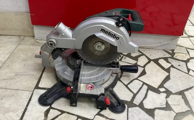 Торцовочная пила metabo KS 216 M Lasercut