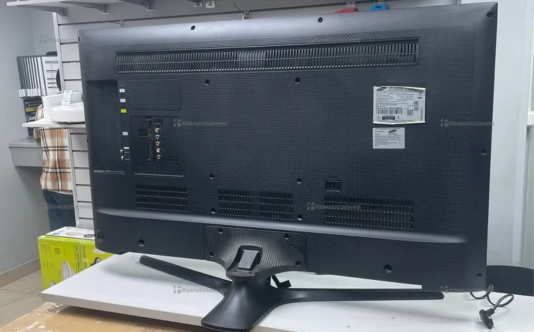 Телевизор Samsung UE40J5120AU