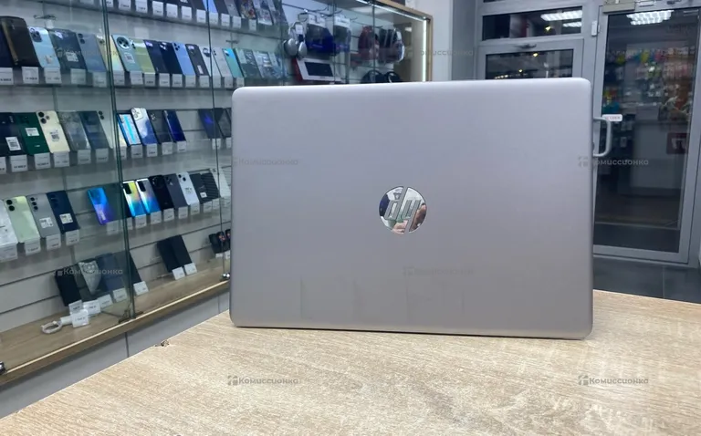 Ноутбук  HP 245 G8