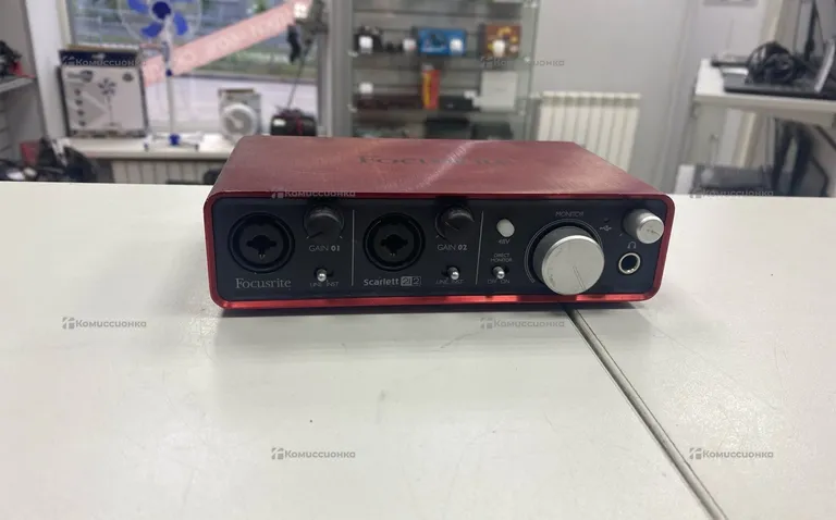 Звуковая карта Focusrite 2i2