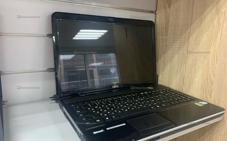 Ноутбук FUJITSU AH531