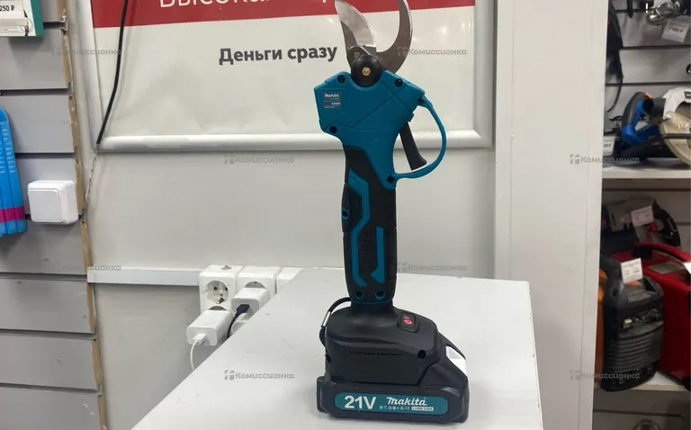 Секатор макита реплика