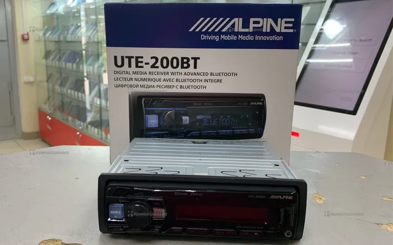 Автомагнитола  ALPINE UTE-200BT