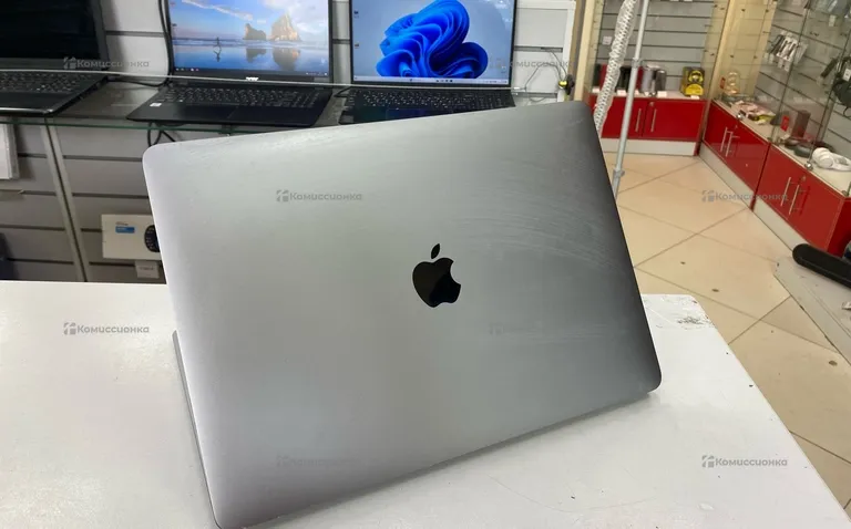 MacBook Air M1 2020 на M1