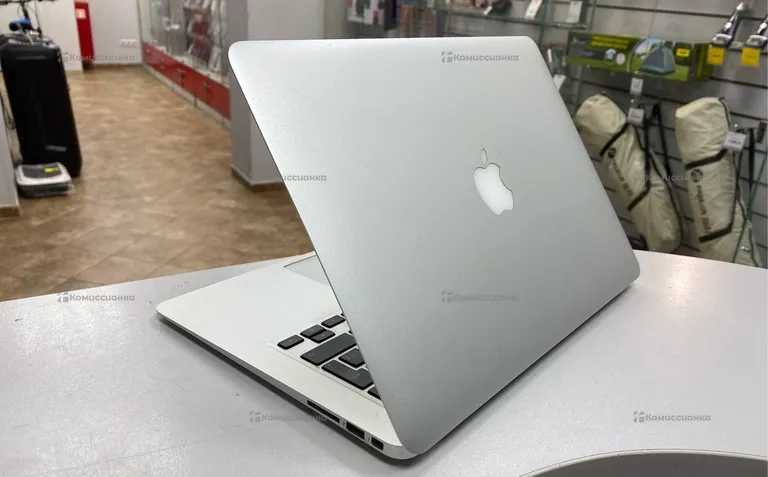 Ноутбук  a1465 Apple MacBook