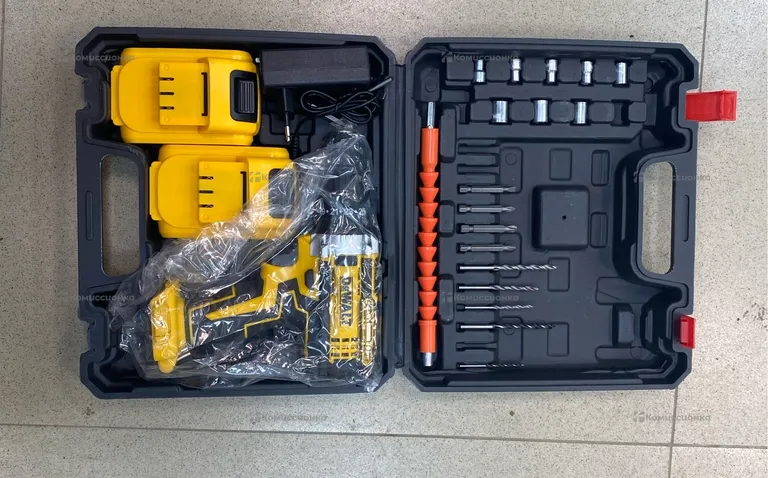 Шуруповерт DeWalt