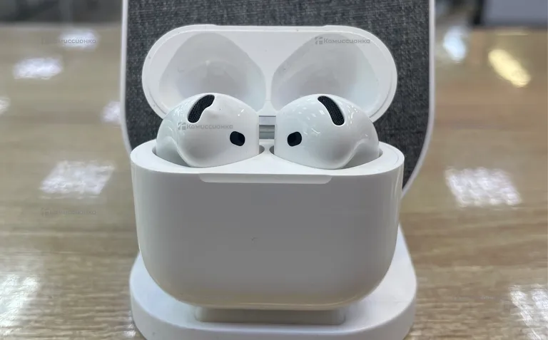 Наушники AirPods 4