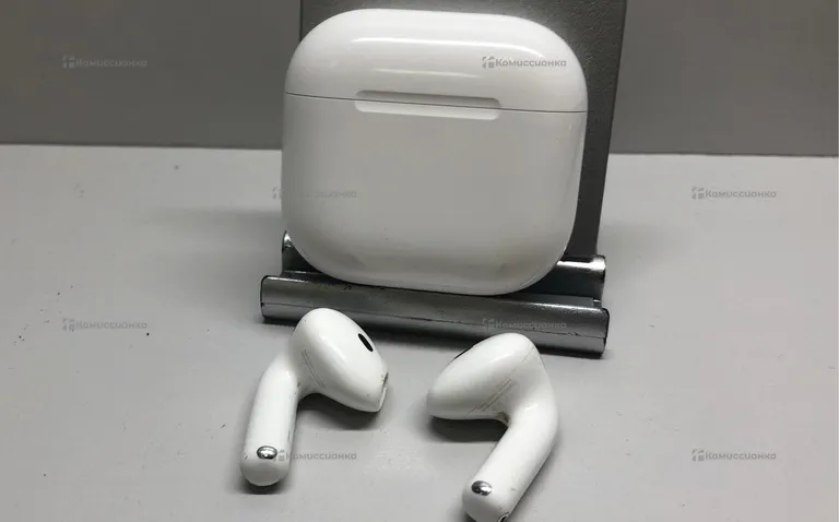 Apple AirPods 4