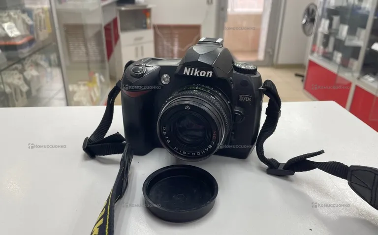 Фотоаппарат  Nikon D70s