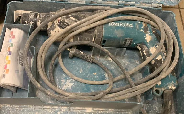 Перфоратор Makita HR2470