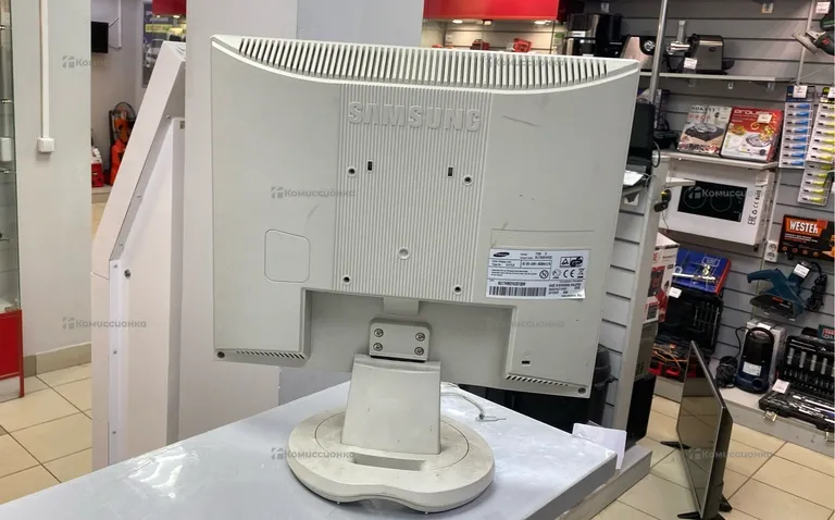 Монитор Samsung SyncMaster 710N