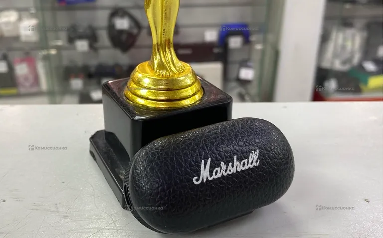 Наушники «Marshall».
