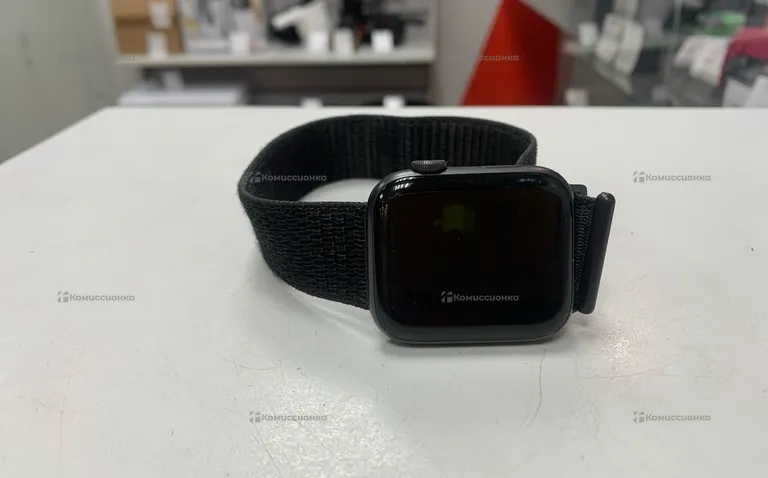 Часы Apple Watch SE 44mm