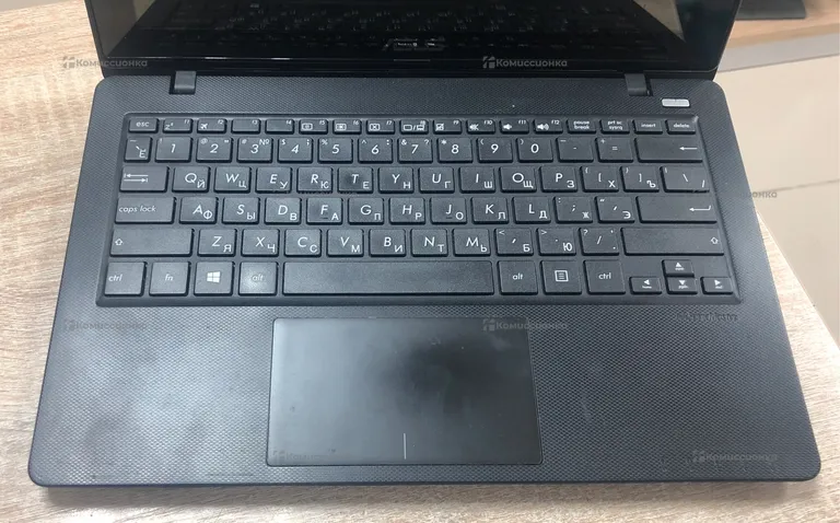 Ноутбук Asus X200M