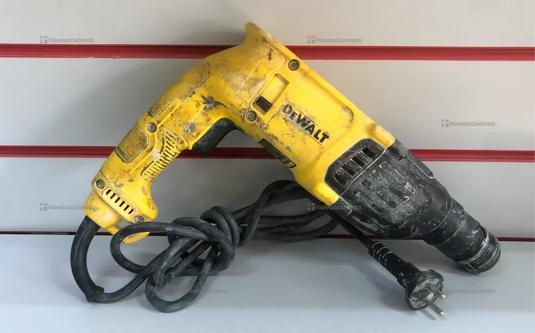 Перфоратор DeWalt D25033.