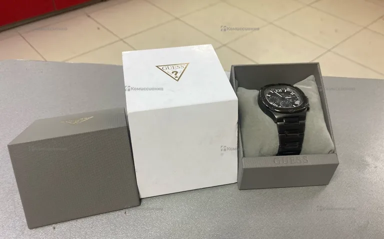 Часы  guess