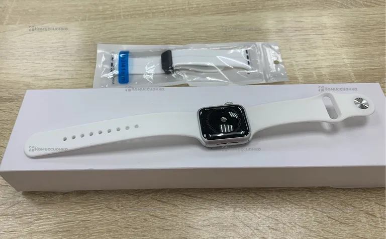 Часы Apple Watch SE 40mm