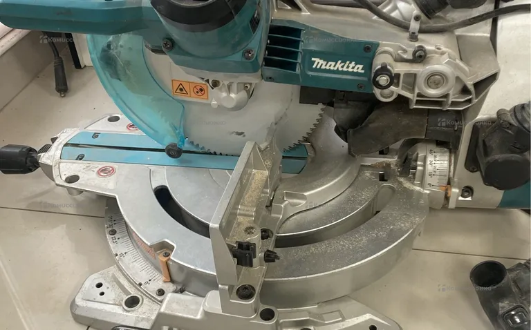 Торцовочная пила Makita LS1019L