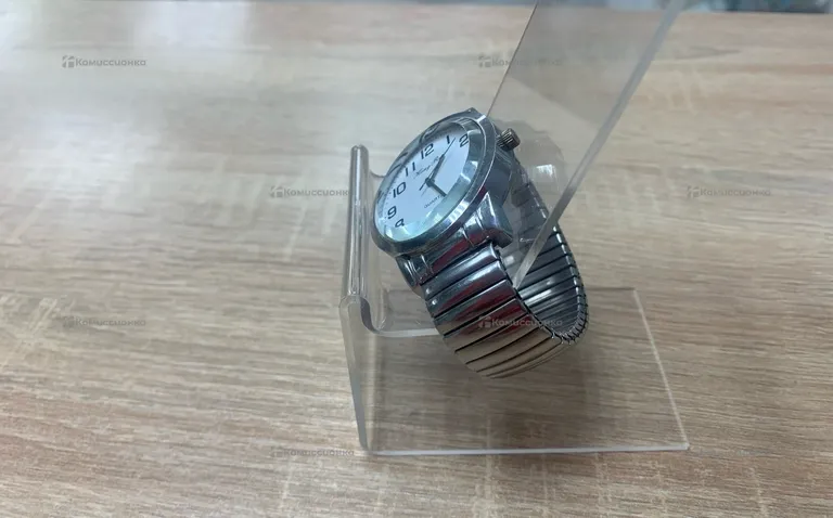 Часы Quartz hong Rui