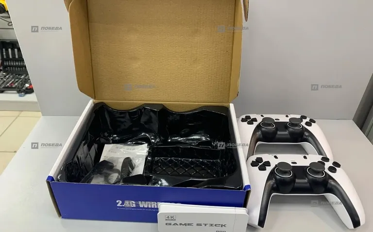 Игровая консоль белая